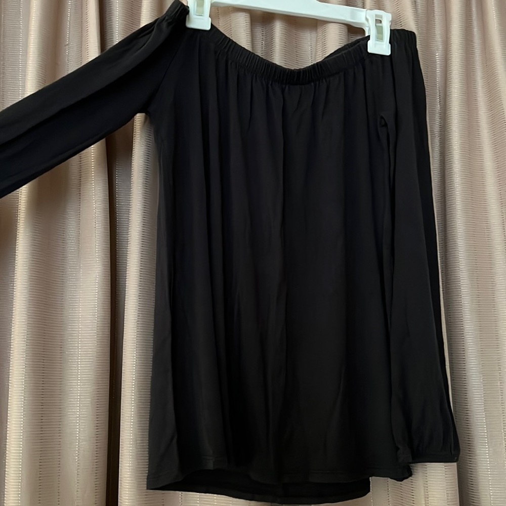 Over the shoulder Hollister top